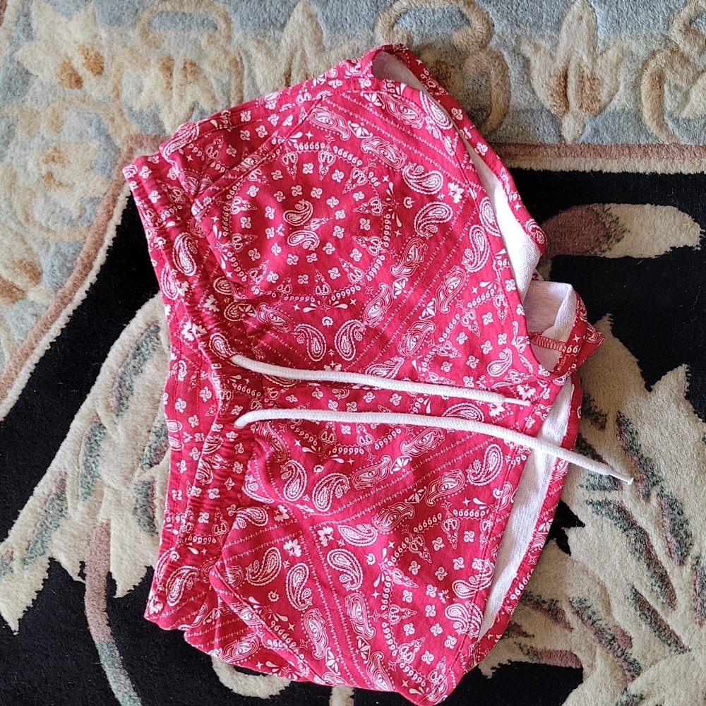 Red shorts by terranova
